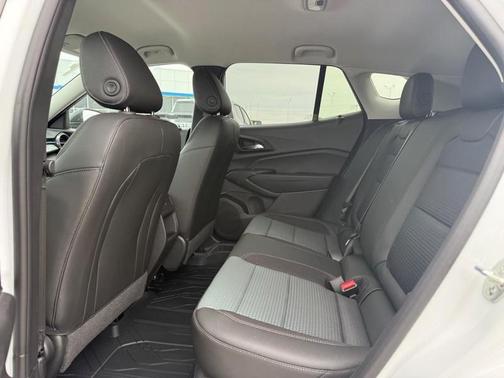Summit White / White 2026 Chevrolet Trax LT