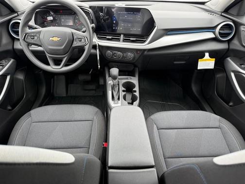 Summit White / White 2026 Chevrolet Trax LS