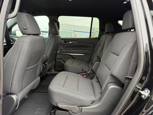 Mosaic Black Metallic 2026 Chevrolet Traverse LT