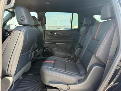 Mosaic Black Metallic 2026 Chevrolet Traverse RS