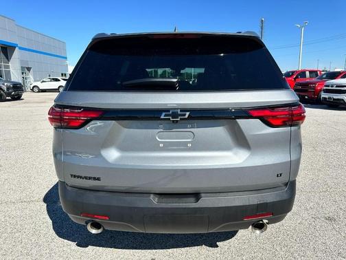 Sterling Gray Metallic 2023 Chevrolet Traverse LT Cloth