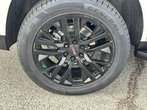 Summit White 2023 GMC Yukon SLT