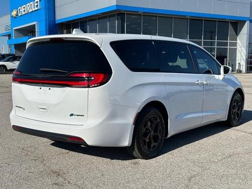 2022 Chrysler Pacifica Hybrid Touring L