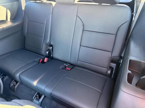 Mosaic Black Metallic 2026 Chevrolet Traverse High Country