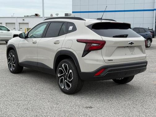 White Sand 2026 Chevrolet Trax 2RS