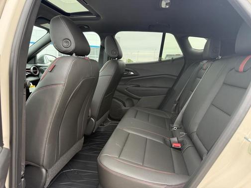 White Sand 2026 Chevrolet Trax 2RS