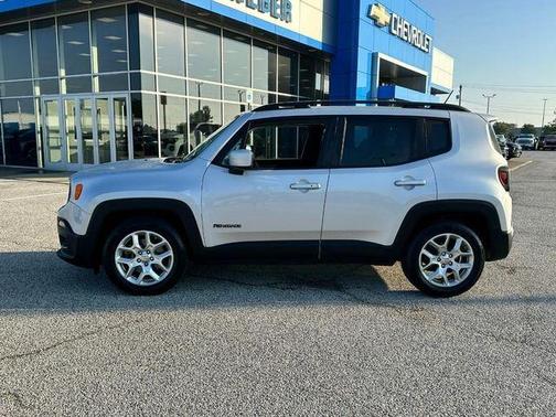 Glacier Metallic 2017 Jeep Renegade Latitude