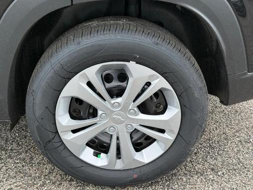 Mosaic Black Metallic 2026 Chevrolet Trax LS