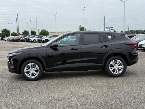 Mosaic Black Metallic 2026 Chevrolet Trax LS