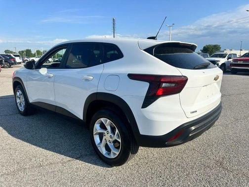 Summit White 2025 Chevrolet Trax LS