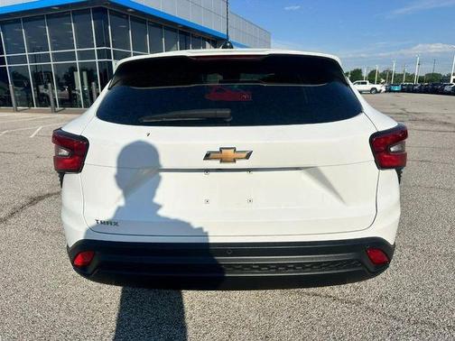 Summit White 2025 Chevrolet Trax LS