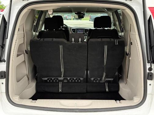 Bright White Clearcoat 2024 Chrysler Voyager LX