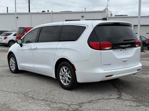 Bright White Clearcoat 2024 Chrysler Voyager LX