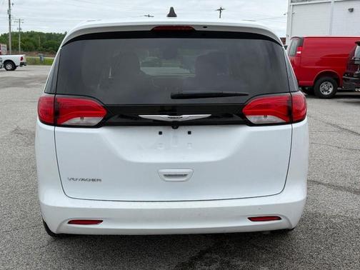 Bright White Clearcoat 2024 Chrysler Voyager LX