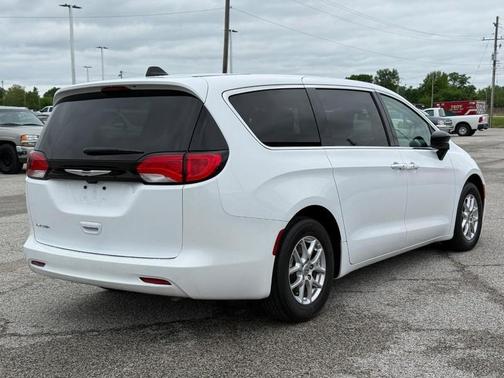 Bright White Clearcoat 2024 Chrysler Voyager LX