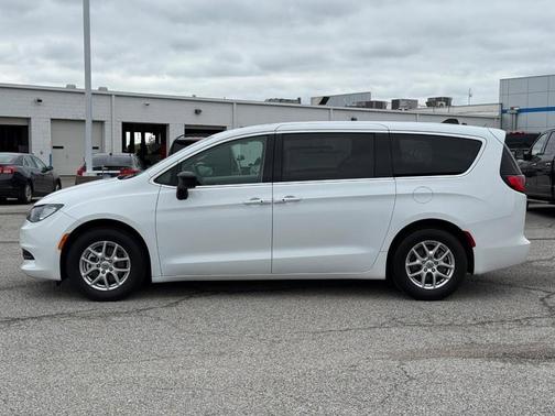 Bright White Clearcoat 2024 Chrysler Voyager LX