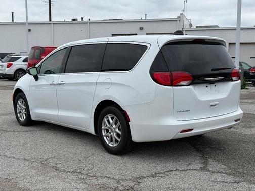 Bright White Clearcoat 2024 Chrysler Voyager LX