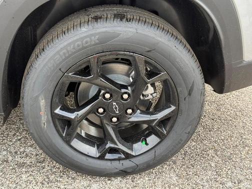 Sterling Gray Metallic 2026 Chevrolet Trax LT