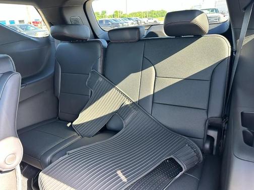 Mosaic Black Metallic 2026 Chevrolet Traverse RS