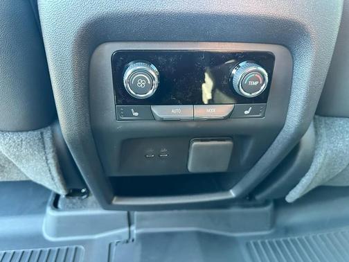 Mosaic Black Metallic 2026 Chevrolet Traverse RS