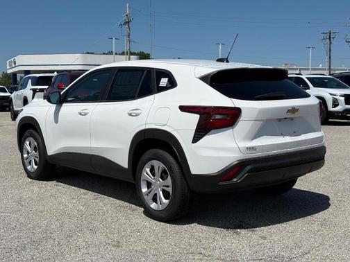 Summit White / White 2026 Chevrolet Trax LS