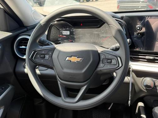 Summit White / White 2026 Chevrolet Trax LS