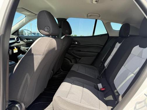 Summit White / White 2026 Chevrolet Trax LS