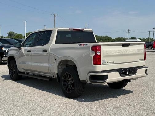 White Sand 2026 Chevrolet Silverado 1500 Custom