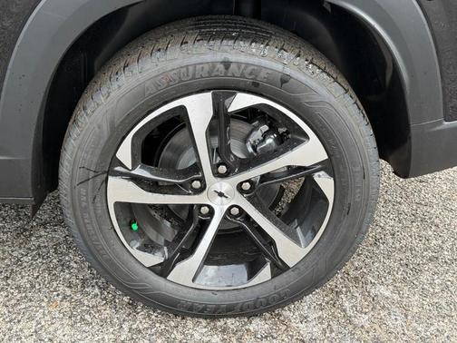 Mosaic Black Metallic 2026 Chevrolet Trax 1RS
