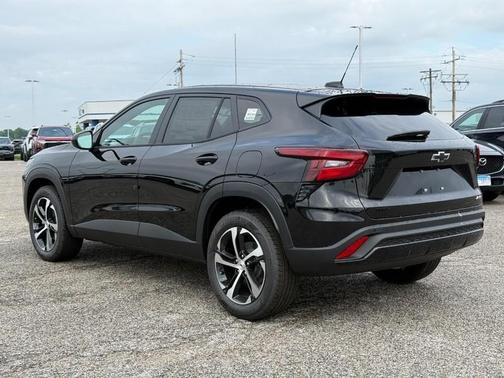 Mosaic Black Metallic 2026 Chevrolet Trax 1RS