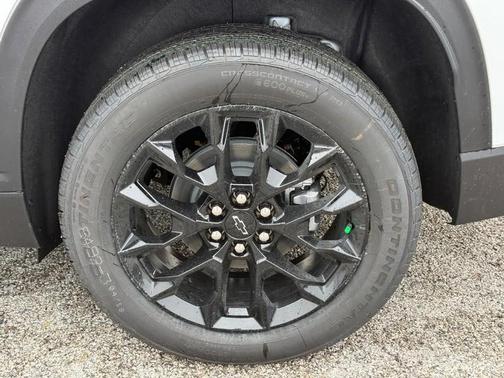 Summit White / White 2026 Chevrolet Traverse LT