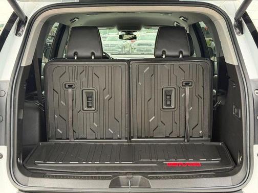 Summit White 2023 GMC Acadia SLT