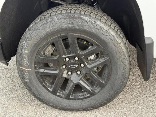 Summit White / White 2026 Chevrolet Silverado 1500 LT Trail Boss