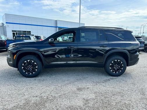 Mosaic Black Metallic 2027 Chevrolet Traverse Z71
