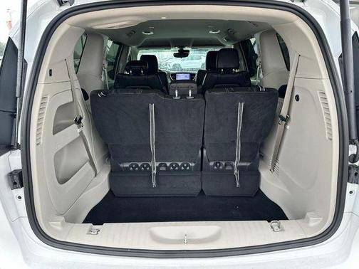2023 Chrysler Pacifica Touring-L