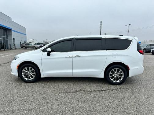 2023 Chrysler Pacifica Touring-L