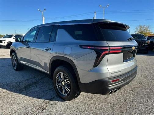 2024 Chevrolet Traverse LS
