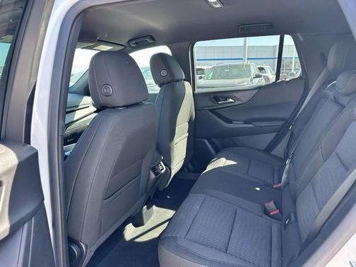 Summit White / White 2026 Chevrolet Equinox LT
