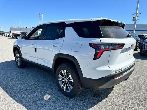 Summit White / White 2026 Chevrolet Equinox LT