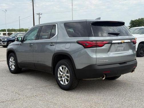 Sterling Gray Metallic 2023 Chevrolet Traverse LS