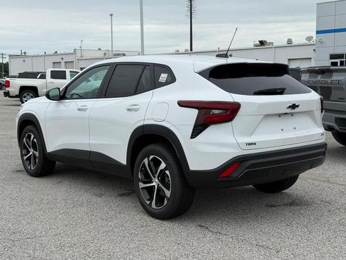 Summit White / White 2026 Chevrolet Trax 1RS