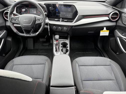 Summit White / White 2026 Chevrolet Trax 1RS