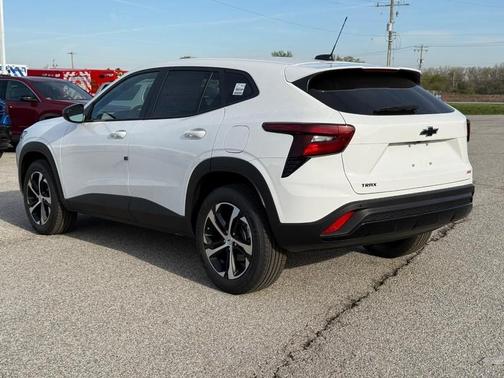 Summit White / White 2026 Chevrolet Trax 1RS