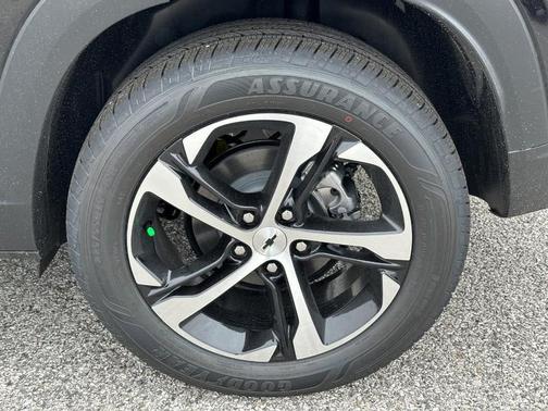 Mosaic Black Metallic 2026 Chevrolet Trax 1RS