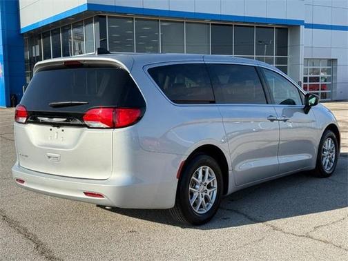 2024 Chrysler Voyager LX