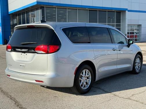 2024 Chrysler Voyager LX