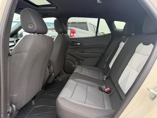 White Sand 2026 Chevrolet Trax 1RS