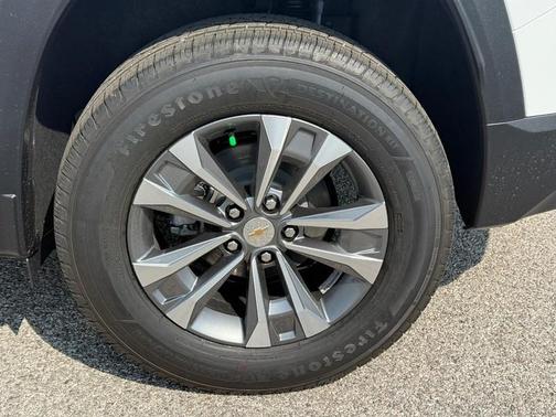 Summit White / White 2026 Chevrolet Equinox LT