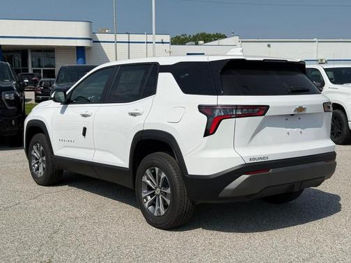 Summit White / White 2026 Chevrolet Equinox LT