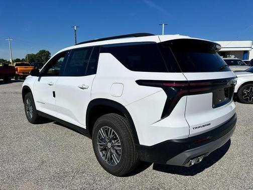 Summit White / White 2026 Chevrolet Traverse LT